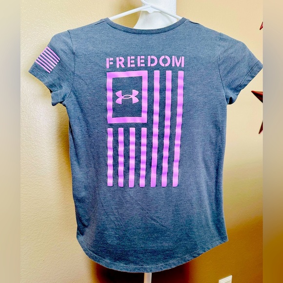 Under Armour “FREEDOM” Heat Gear T Shirt. Pink/Gray. Size Youth Medium - Picture 2 of 4